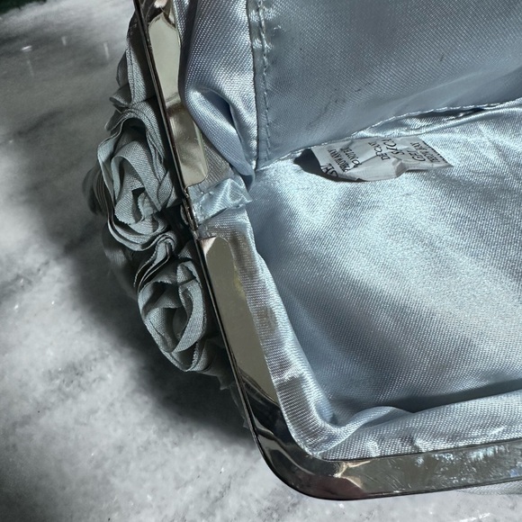 Elegant Silver Floral purse - Picture 3 of 4